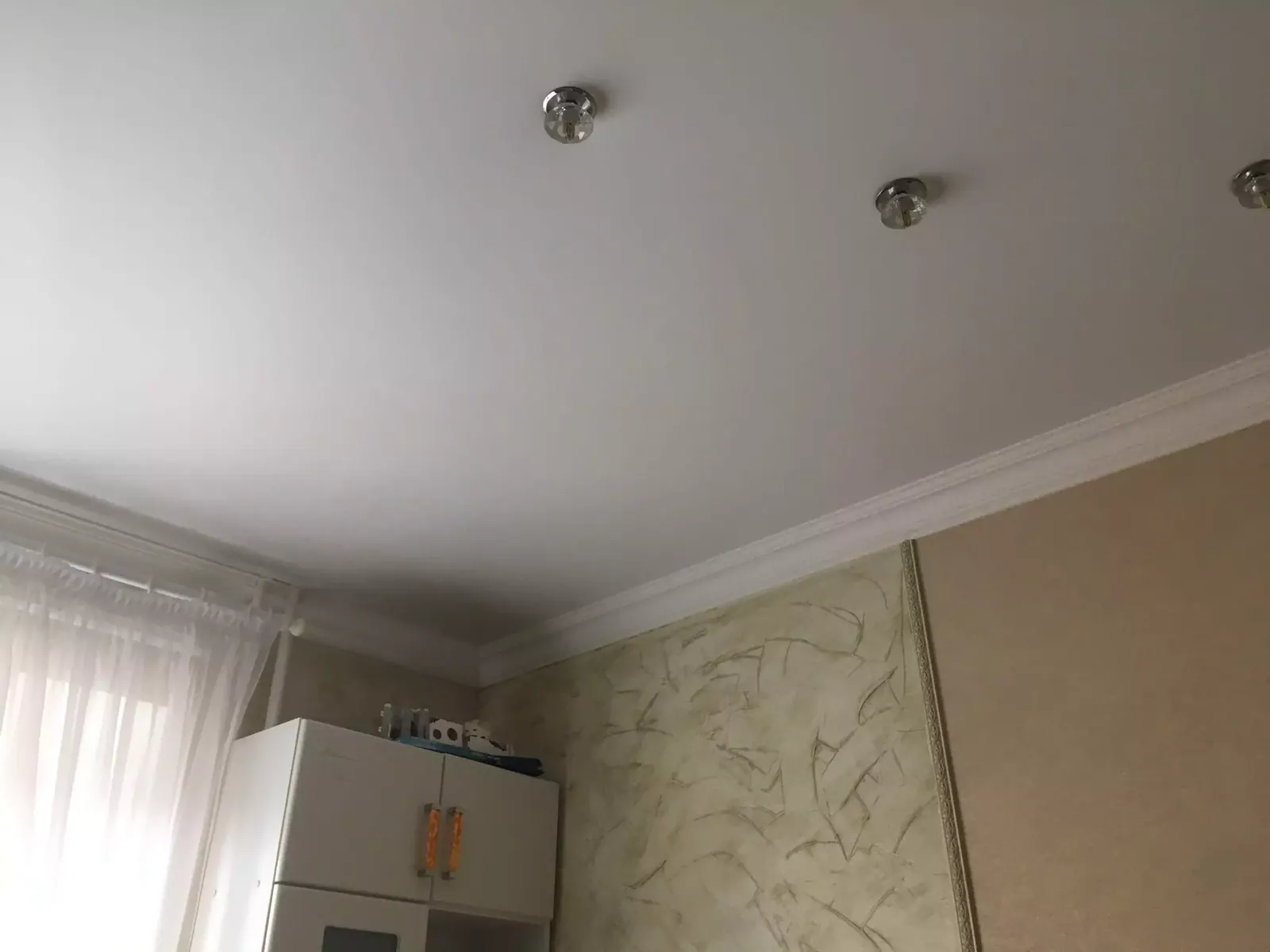 Матовый натяжной потолок в квартиру — Геленджик, Адмирала Серебрякова, 4, фото 3